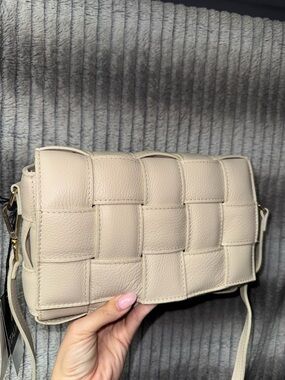 NEW VIOLA CASTELLANI ITALIAN LEATHER  Leather Crossbody Bag in Beige
